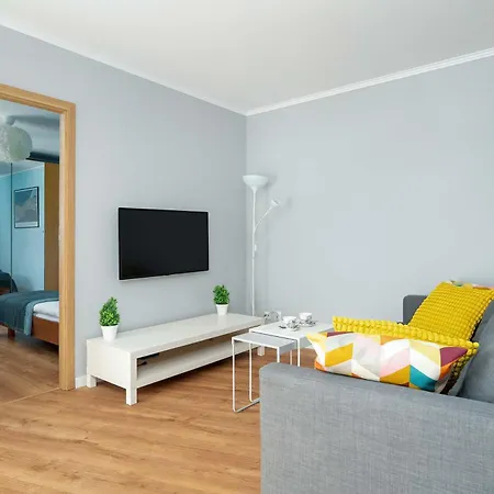 Bright Robocza In Wilda With Parking By Renters *