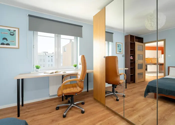 Bright Robocza In Wilda With Parking By Renters Daire Poznan