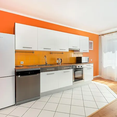 Bright Robocza In Wilda With Parking By Renters Posen