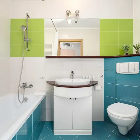 Bright Robocza In Wilda With Parking By Renters Apartment *