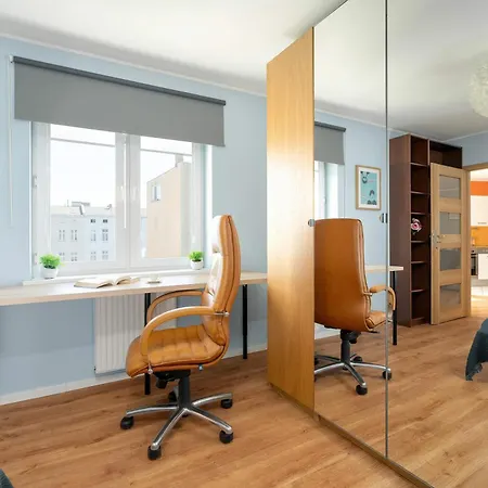 Bright Robocza In Wilda With Parking By Renters Apartment Poznan