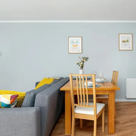 Bright Robocza In Wilda With Parking By Renters *