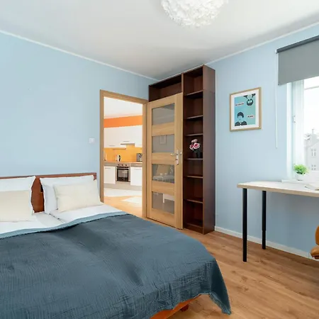 Bright Robocza In Wilda With Parking By Renters *