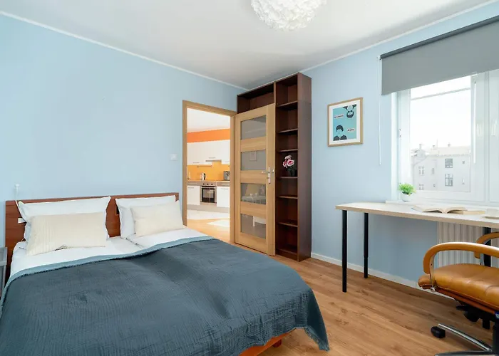 Bright Robocza In Wilda With Parking By Renters *